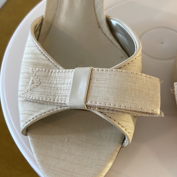 🍾Classy Mooties Tooties Ivory dress Slides Size 9 🍾 - Picture 6 of 9